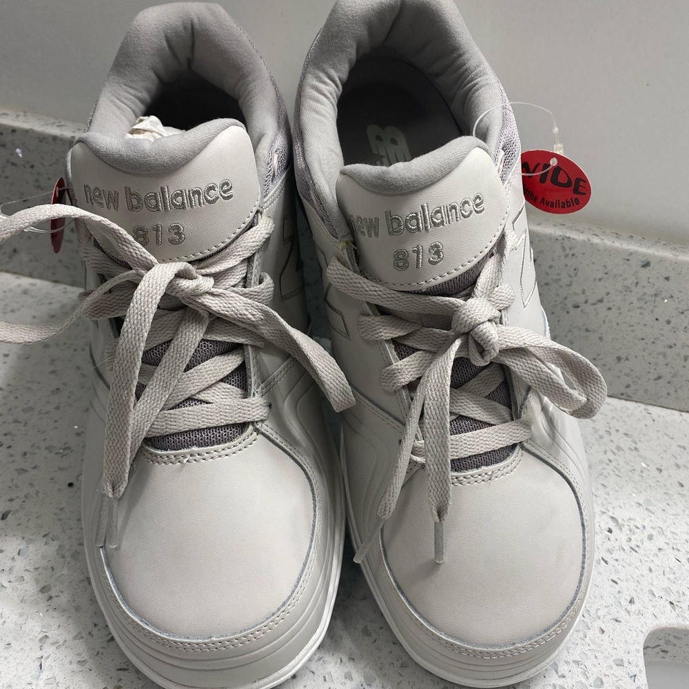 Womens WIDE new balance tennis shoes